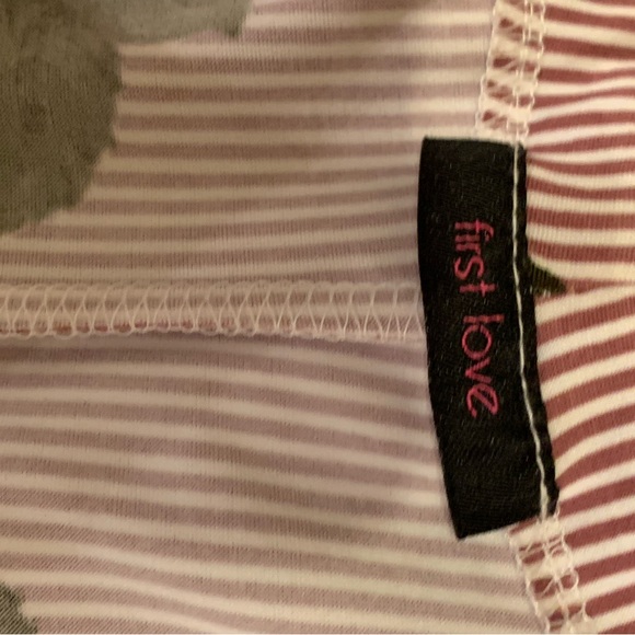 First Love top , stretchy , handkerchief hem  removable necklace  Poly spandex L - Picture 5 of 5